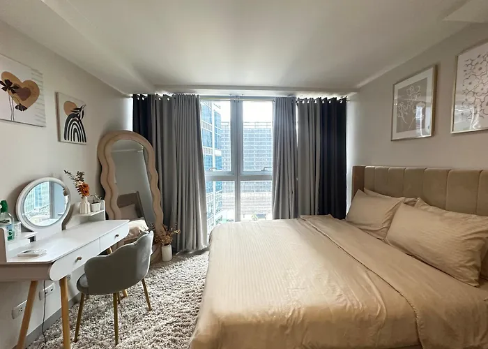 Apartment Cozy 1bedroom With View In Uptown Bgc