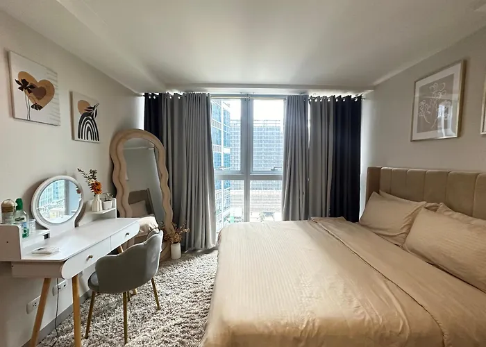 Apartment Cozy 1bedroom With View In Uptown Bgc