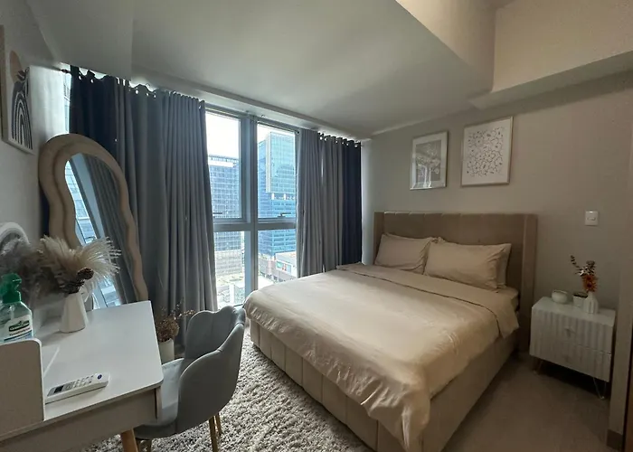 Cozy 1bedroom With View In Uptown Bgc