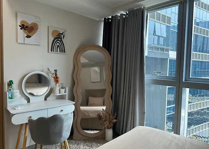 Apartment Cozy 1bedroom With View In Uptown Bgc