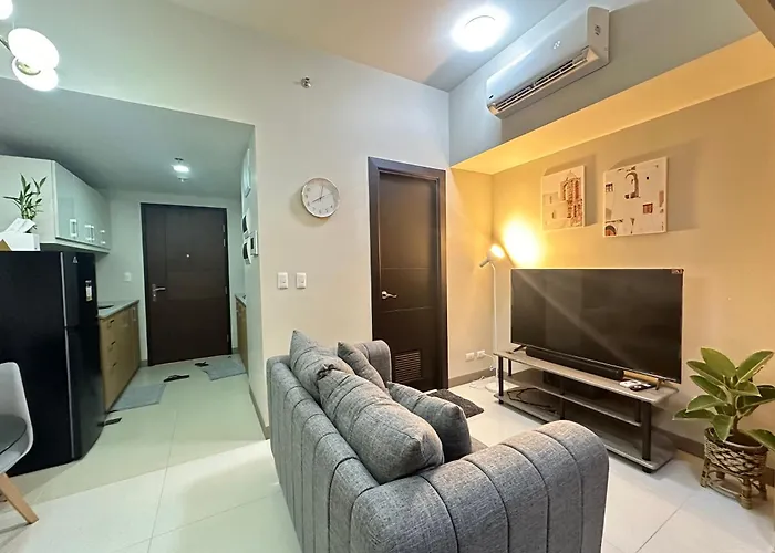 Cozy 1bedroom With View In Uptown Bgc *