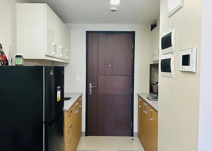 Cozy 1bedroom With View In Uptown Bgc * Manila