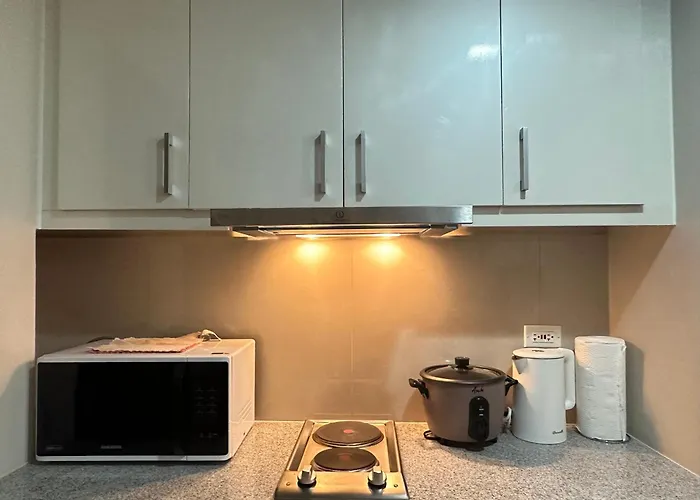 Cozy 1bedroom With View In Uptown Bgc