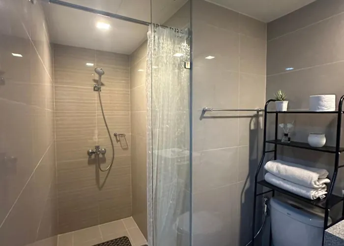Cozy 1bedroom With View In Uptown Bgc Apartment