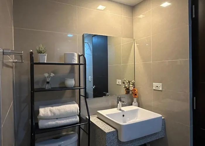 Cozy 1bedroom With View In Uptown Bgc * Manila
